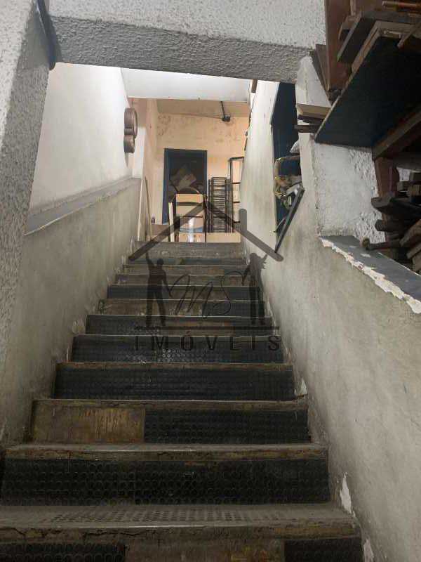 Galpão - São Cristóvão - Escada acesso 2 pavimento