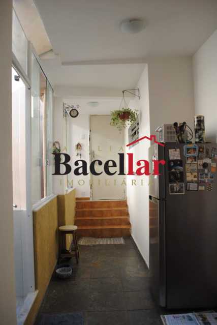Conheça 04. do imóvel - Sala e quarto e uma charmosa varanda - TIAP11012 - 10 04. - Sala e quarto e uma charmosa varanda - TIAP11012 - 10