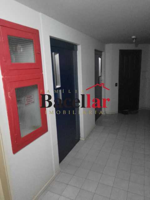 Conheça ELEVADORES F1 do imóvel - Apartamento 3 quartos para alugar Rio de Janeiro,RJ - R$ 1.000 - RIAP30188 - 20 ELEVADORES F1 - Apartamento 3 quartos para alugar Rio de Janeiro,RJ - R$ 1.000 - RIAP30188 - 20