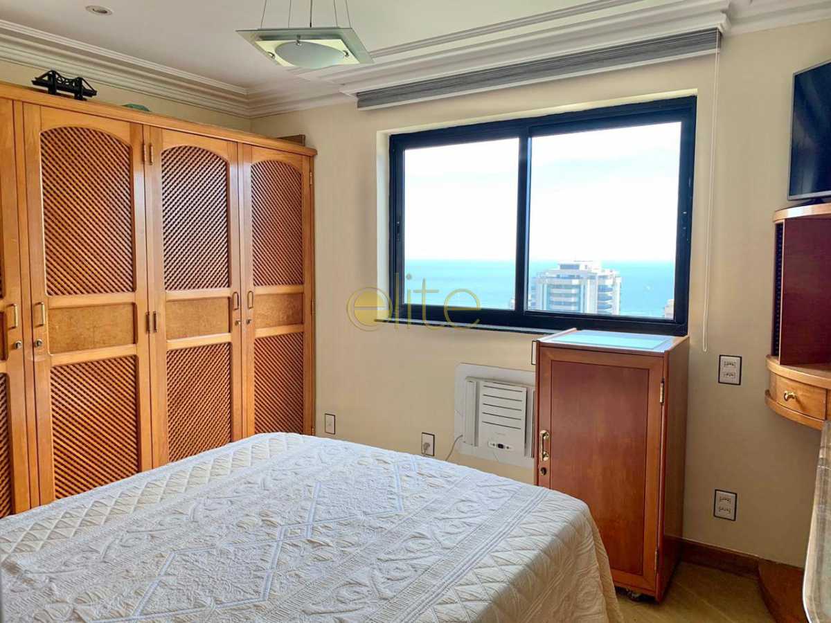 Conheça 7. do imóvel - Cobertura À Venda no Condomínio Golden Green - Barra da Tijuca - Rio de Janeiro - RJ - EBCO40056 - 11 7. - Cobertura À Venda no Condomínio Golden Green - Barra da Tijuca - Rio de Janeiro - RJ - EBCO40056 - 11