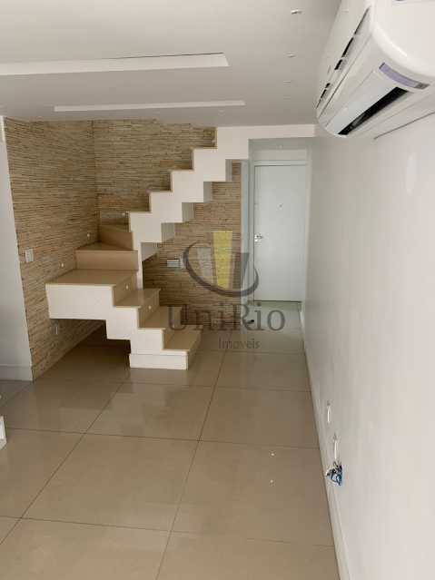 Conheça Escada do imóvel - Cobertura 3 quartos à venda Praça Seca, Rio de Janeiro - R$ 650.000 - FRCO30054 - 3 Escada - Cobertura 3 quartos à venda Praça Seca, Rio de Janeiro - R$ 650.000 - FRCO30054 - 3