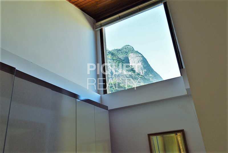 Conheça DETALHE SUITE do imóvel - Casa À Venda - Rio de Janeiro - RJ - Barra da Tijuca - 00228CA - 11 DETALHE SUITE - Casa À Venda - Rio de Janeiro - RJ - Barra da Tijuca - 00228CA - 11
