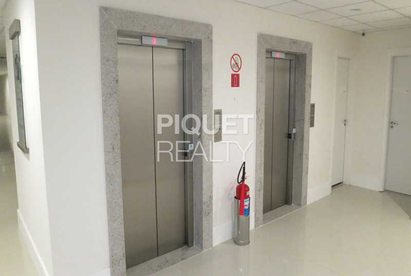Conheça ELEVADOR do imóvel - Sala Comercial 52m² à venda Rio de Janeiro,RJ - R$ 750.000 - 00130SA - 25 ELEVADOR - Sala Comercial 52m² à venda Rio de Janeiro,RJ - R$ 750.000 - 00130SA - 25