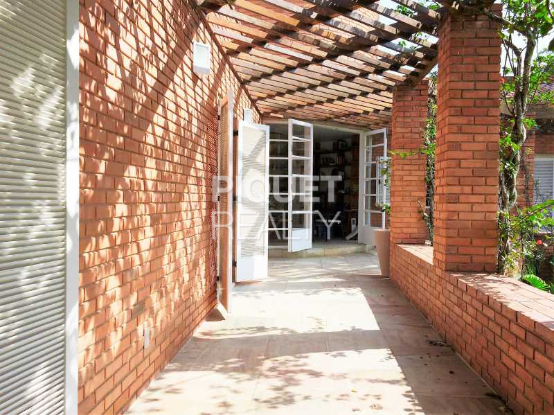 Conheça VARANDA PERGOLADA do imóvel - Casa em Condomínio 7 quartos para venda e aluguel Rio de Janeiro,RJ - R$ 4.690.000 - 00037CA - 15 VARANDA PERGOLADA - Casa em Condomínio 7 quartos para venda e aluguel Rio de Janeiro,RJ - R$ 4.690.000 - 00037CA - 15