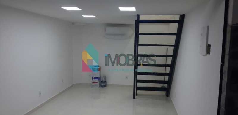 Conheça ESCADA DE ASCESSO AO 2º PISO do imóvel - LOJA EM COPACABANA COM MEZANINO E BANHEIRO, PRÓXIMO AO METRO E PRAIA, ÓTIMO NEGOCIO!! - CPLJ00107 - 3 ESCADA DE ASCESSO AO 2º PISO - LOJA EM COPACABANA COM MEZANINO E BANHEIRO, PRÓXIMO AO METRO E PRAIA, ÓTIMO NEGOCIO!! - CPLJ00107 - 3