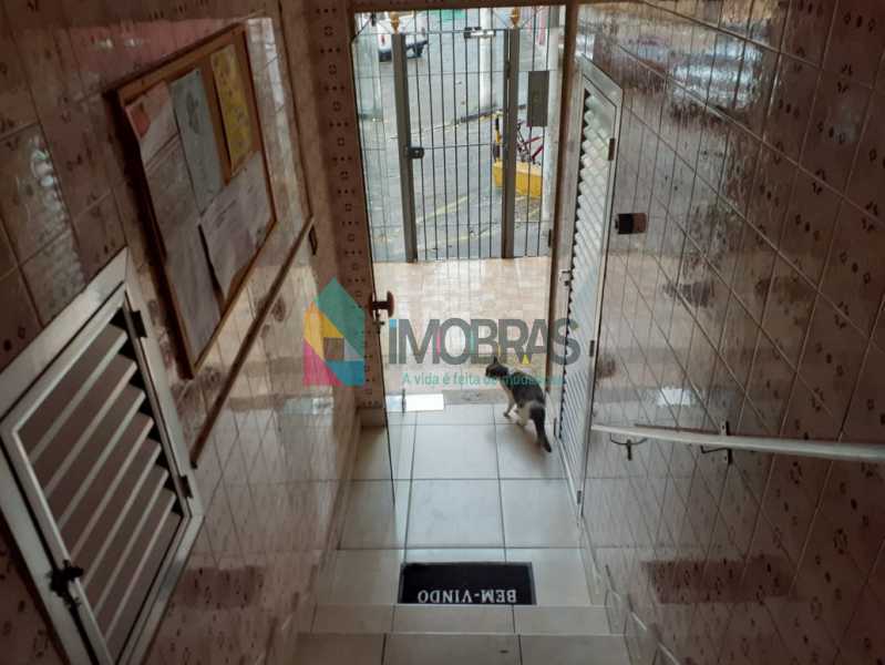 Conheça ENTRADA DO PRÉDIO do imóvel - APARTAMENTO 02 QUARTOS, AREJADO, SEGURANÇA 24 HORAS, REFORMADO. PREÇO DE OPORTUNIDADE!!! - CPAP21029 - 4 ENTRADA DO PRÉDIO - APARTAMENTO 02 QUARTOS, AREJADO, SEGURANÇA 24 HORAS, REFORMADO. PREÇO DE OPORTUNIDADE!!! - CPAP21029 - 4