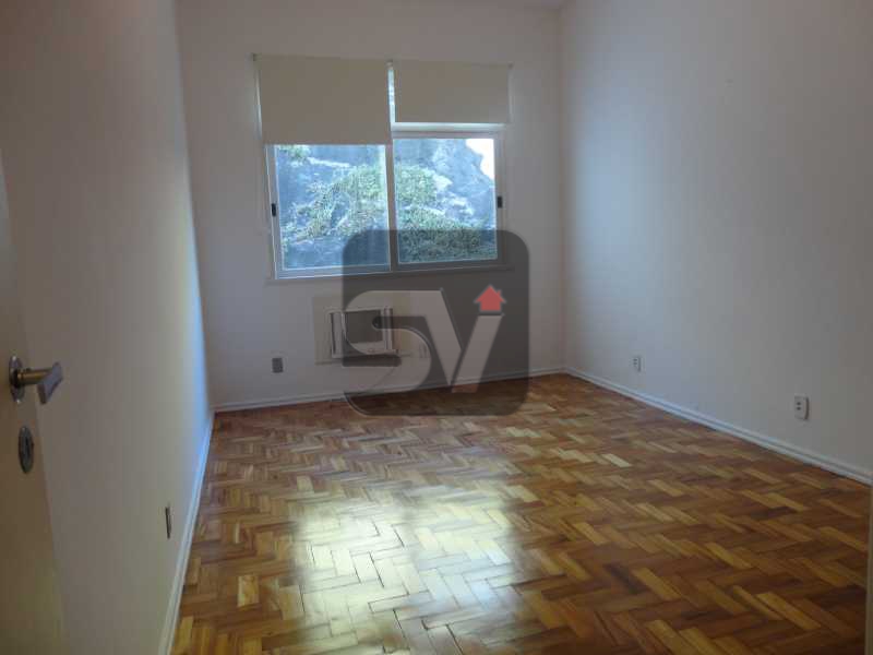 Conheça Quarto 1 do imóvel - Amplo. Claro. Ponto nobre do Flamengo. Elétrica nova. 3 quartos (1 suíte com varanda) - VIAP30249 - 5 Quarto 1 - Amplo. Claro. Ponto nobre do Flamengo. Elétrica nova. 3 quartos (1 suíte com varanda) - VIAP30249 - 5