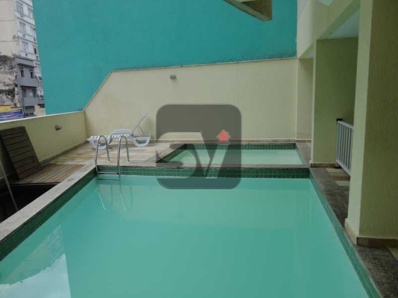 Conheça Piscina do imóvel - Rua Bento Lisboa. Catete. 2 Quartos (1 suíte). Silencioso. Fundos. Varanda. 2 Vagas. - VIAP20277 - 17 Piscina - Rua Bento Lisboa. Catete. 2 Quartos (1 suíte). Silencioso. Fundos. Varanda. 2 Vagas. - VIAP20277 - 17