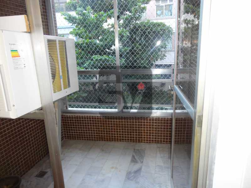 Conheça Sala / Sacada do imóvel - 2 vagas Botafogo Reformado. 2 Quartos. Varanda - SVAP20001 - 5 Sala / Sacada - 2 vagas Botafogo Reformado. 2 Quartos. Varanda - SVAP20001 - 5
