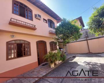 Agatê Imóveis vende ótima Casa Duplex em Condomínio de 140 m² - Itaipu - Niterói por 500 mil reais. - HTCN30136