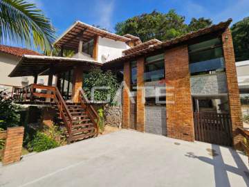 Agatê Imóveis vende Excelente Casa Triplex em Condomínio de 378 m² Itaipu - Niterói por R$ 1.6 milhões de reais. - HTCN40120