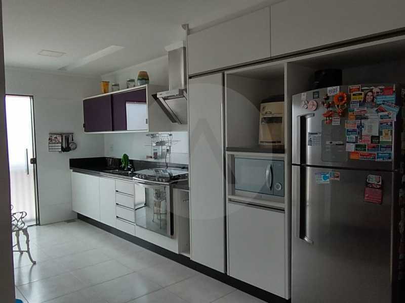 Conheça 26 - Cozinha. do imóvel - Imobiliária Agatê Imóveis vende Casa de 330m² Camboinhas - Niterói por 2.800 milhões reais. - HTCA40046 - 27 26 - Cozinha. - Imobiliária Agatê Imóveis vende Casa de 330m² Camboinhas - Niterói por 2.800 milhões reais. - HTCA40046 - 27