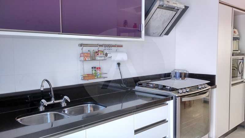 Conheça 27 - Cozinha do imóvel - Imobiliária Agatê Imóveis vende Casa de 330m² Camboinhas - Niterói por 2.800 milhões reais. - HTCA40046 - 28 27 - Cozinha - Imobiliária Agatê Imóveis vende Casa de 330m² Camboinhas - Niterói por 2.800 milhões reais. - HTCA40046 - 28