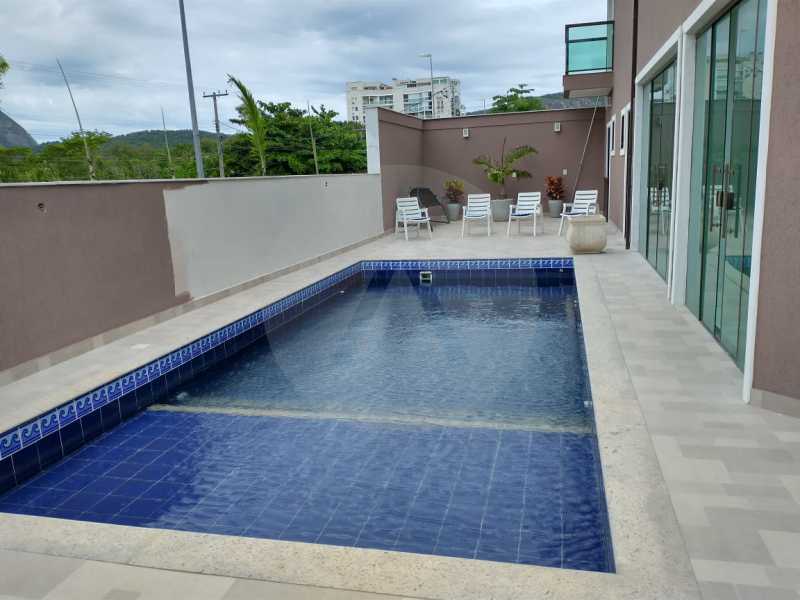 Conheça 30 - Piscina. do imóvel - Imobiliária Agatê Imóveis vende Casa de 330m² Camboinhas - Niterói por 2.800 milhões reais. - HTCA40046 - 31 30 - Piscina. - Imobiliária Agatê Imóveis vende Casa de 330m² Camboinhas - Niterói por 2.800 milhões reais. - HTCA40046 - 31