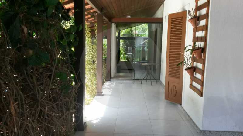 Conheça 11 Casa Mini Sitio Itaipu. do imóvel - Imobiliária Agatê Imóveis vende Casa de 210 m² Itaipu - Niterói por 850 mil reais. - HTCA40055 - 12 11 Casa Mini Sitio Itaipu. - Imobiliária Agatê Imóveis vende Casa de 210 m² Itaipu - Niterói por 850 mil reais. - HTCA40055 - 12
