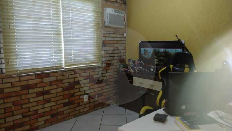 Conheça 12 Casa Padrão Piratininga. do imóvel - Imobiliária Agatê Imóveis vende Casa Triplex de 316 m² Piratininga - Niterói por 1.150 mil reais. - HTCA40105 - 13 12 Casa Padrão Piratininga. - Imobiliária Agatê Imóveis vende Casa Triplex de 316 m² Piratininga - Niterói por 1.150 mil reais. - HTCA40105 - 13