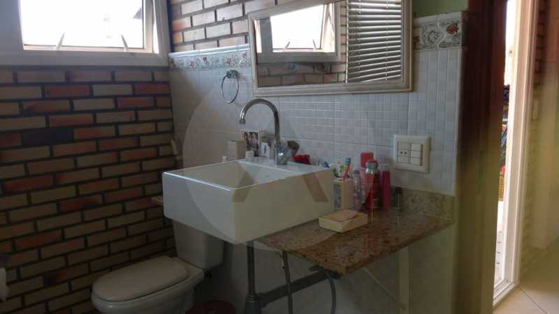 Conheça 18 Casa Padrão Piratininga. do imóvel - Imobiliária Agatê Imóveis vende Casa Triplex de 316 m² Piratininga - Niterói por 1.150 mil reais. - HTCA40105 - 19 18 Casa Padrão Piratininga. - Imobiliária Agatê Imóveis vende Casa Triplex de 316 m² Piratininga - Niterói por 1.150 mil reais. - HTCA40105 - 19