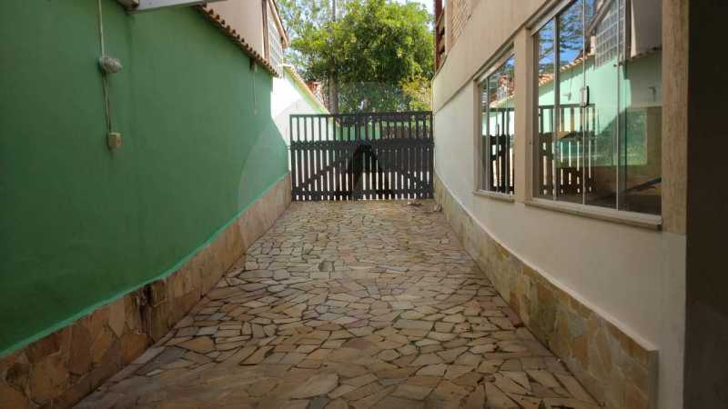 Conheça 28 Casa Padrão Piratininga. do imóvel - Imobiliária Agatê Imóveis vende Casa Triplex de 316 m² Piratininga - Niterói por 1.150 mil reais. - HTCA40105 - 29 28 Casa Padrão Piratininga. - Imobiliária Agatê Imóveis vende Casa Triplex de 316 m² Piratininga - Niterói por 1.150 mil reais. - HTCA40105 - 29