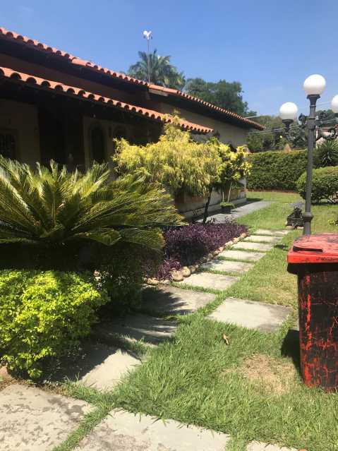 Conheça Foto 19-12-2018 10 54 29 do imóvel - ÓTIMA CAS COMPOSTA POR QUINTAL, SALA, 3 QUARTOS SENDO 1 SUÍTE, COZINHA, BANHEIRO SOCIAL, LOCALIZADA EM UM MARAVILHOSO CONDOMÍNIO À 15 MINUTOS DA BARRA DA TIJUCA, PRÓXIMO À TRANS OLÍMPICA, EXCELENTES COLÉGIOS NA REGIÃO, BANCOS MERCADOS ETC... - MCASV3014 - 3 Foto 19-12-2018 10 54 29 - ÓTIMA CAS COMPOSTA POR QUINTAL, SALA, 3 QUARTOS SENDO 1 SUÍTE, COZINHA, BANHEIRO SOCIAL, LOCALIZADA EM UM MARAVILHOSO CONDOMÍNIO À 15 MINUTOS DA BARRA DA TIJUCA, PRÓXIMO À TRANS OLÍMPICA, EXCELENTES COLÉGIOS NA REGIÃO, BANCOS MERCADOS ETC... - MCASV3014 - 3