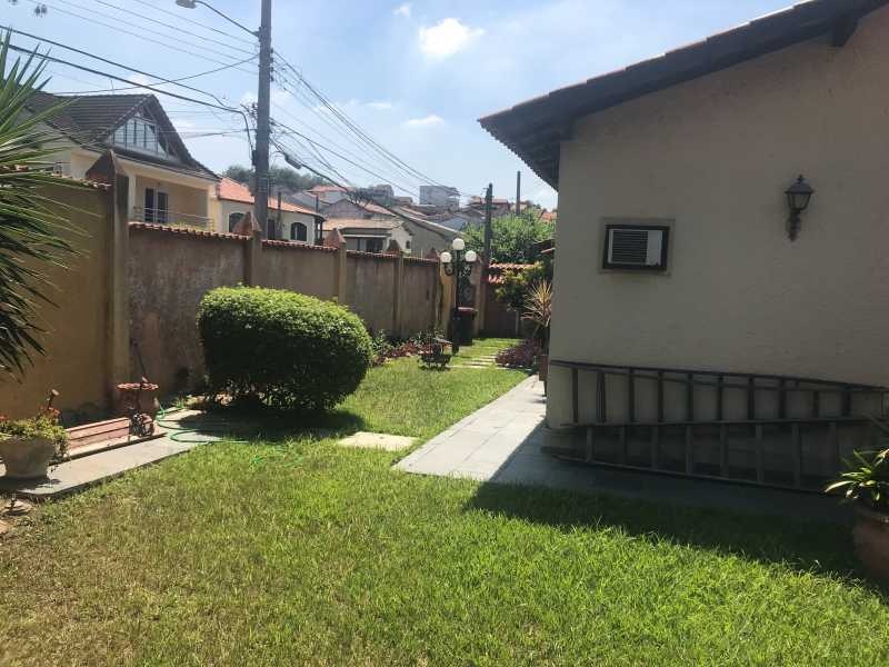 Conheça Foto 19-12-2018 10 55 56 do imóvel - ÓTIMA CAS COMPOSTA POR QUINTAL, SALA, 3 QUARTOS SENDO 1 SUÍTE, COZINHA, BANHEIRO SOCIAL, LOCALIZADA EM UM MARAVILHOSO CONDOMÍNIO À 15 MINUTOS DA BARRA DA TIJUCA, PRÓXIMO À TRANS OLÍMPICA, EXCELENTES COLÉGIOS NA REGIÃO, BANCOS MERCADOS ETC... - MCASV3014 - 9 Foto 19-12-2018 10 55 56 - ÓTIMA CAS COMPOSTA POR QUINTAL, SALA, 3 QUARTOS SENDO 1 SUÍTE, COZINHA, BANHEIRO SOCIAL, LOCALIZADA EM UM MARAVILHOSO CONDOMÍNIO À 15 MINUTOS DA BARRA DA TIJUCA, PRÓXIMO À TRANS OLÍMPICA, EXCELENTES COLÉGIOS NA REGIÃO, BANCOS MERCADOS ETC... - MCASV3014 - 9