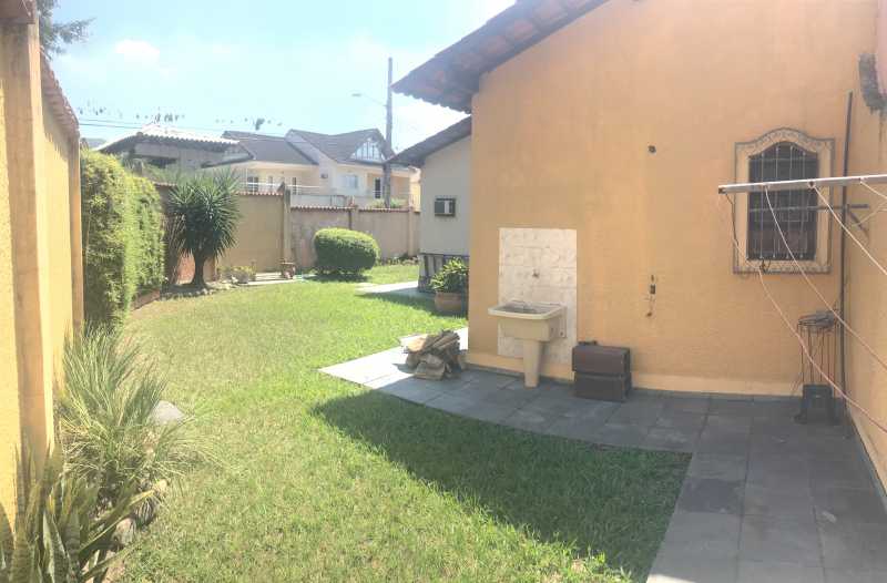 Conheça Foto 19-12-2018 10 56 24 do imóvel - ÓTIMA CAS COMPOSTA POR QUINTAL, SALA, 3 QUARTOS SENDO 1 SUÍTE, COZINHA, BANHEIRO SOCIAL, LOCALIZADA EM UM MARAVILHOSO CONDOMÍNIO À 15 MINUTOS DA BARRA DA TIJUCA, PRÓXIMO À TRANS OLÍMPICA, EXCELENTES COLÉGIOS NA REGIÃO, BANCOS MERCADOS ETC... - MCASV3014 - 10 Foto 19-12-2018 10 56 24 - ÓTIMA CAS COMPOSTA POR QUINTAL, SALA, 3 QUARTOS SENDO 1 SUÍTE, COZINHA, BANHEIRO SOCIAL, LOCALIZADA EM UM MARAVILHOSO CONDOMÍNIO À 15 MINUTOS DA BARRA DA TIJUCA, PRÓXIMO À TRANS OLÍMPICA, EXCELENTES COLÉGIOS NA REGIÃO, BANCOS MERCADOS ETC... - MCASV3014 - 10