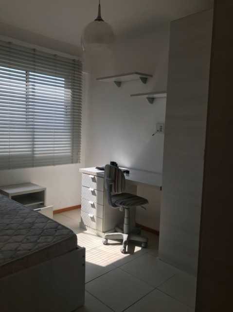 Conheça Quarto 2 Solteiro com Mesa Est do imóvel - EXCELENTE APARTAMENTO 3 QUARTOS SENDO 1 SUÍTE, APARTAMENTO TOTAL INFRA ESTRUTURA, AO LADO DA TRANS OLÍMPICA, SHOPPINGS, 10 MINUTOS DA BARRA DA TIJUCA - MAPTV3007 - 18 Quarto 2 Solteiro com Mesa Est - EXCELENTE APARTAMENTO 3 QUARTOS SENDO 1 SUÍTE, APARTAMENTO TOTAL INFRA ESTRUTURA, AO LADO DA TRANS OLÍMPICA, SHOPPINGS, 10 MINUTOS DA BARRA DA TIJUCA - MAPTV3007 - 18