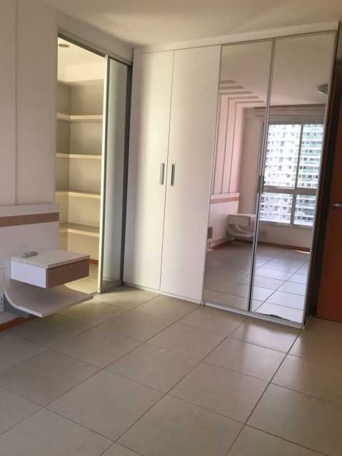 Conheça Suíte - Armario e Closet do imóvel - EXCELENTE APARTAMENTO 3 QUARTOS SENDO 1 SUÍTE, APARTAMENTO TOTAL INFRA ESTRUTURA, AO LADO DA TRANS OLÍMPICA, SHOPPINGS, 10 MINUTOS DA BARRA DA TIJUCA - MAPTV3007 - 20 Suíte - Armario e Closet - EXCELENTE APARTAMENTO 3 QUARTOS SENDO 1 SUÍTE, APARTAMENTO TOTAL INFRA ESTRUTURA, AO LADO DA TRANS OLÍMPICA, SHOPPINGS, 10 MINUTOS DA BARRA DA TIJUCA - MAPTV3007 - 20