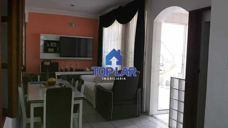 Conheça 4. do imóvel - Apartamento tipo CASA de fundos, com 01 lance de escada. Sala 2 qrts, banh social c blindex, coz. e área de serviço e terraço coberto. - HAAP20105 - 4 4. - Apartamento tipo CASA de fundos, com 01 lance de escada. Sala 2 qrts, banh social c blindex, coz. e área de serviço e terraço coberto. - HAAP20105 - 4