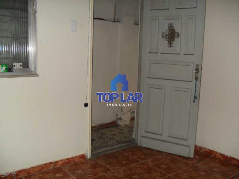 Conheça 03 do imóvel - Apto terreo, VAZIO, fte, sla, 2qtos, SEM CONDOMÍNIO. Lado bom de Ramos. - HAAP20036 - 4 03 - Apto terreo, VAZIO, fte, sla, 2qtos, SEM CONDOMÍNIO. Lado bom de Ramos. - HAAP20036 - 4