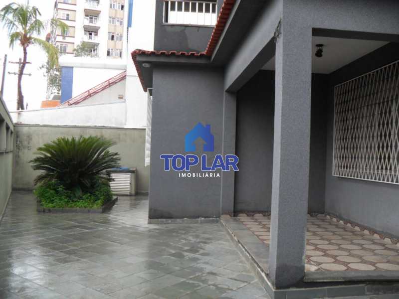 Conheça 01 do imóvel - Casa linear, VAZIA, frente, vrda, 03 qtos - sendo 01 ste e 02 com armários, gar. 04 carros, terração e piscina. - HACA30007 - 1 01 - Casa linear, VAZIA, frente, vrda, 03 qtos - sendo 01 ste e 02 com armários, gar. 04 carros, terração e piscina. - HACA30007 - 1