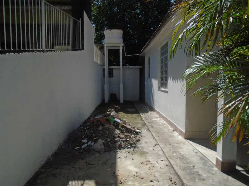 Conheça Garagem do imóvel - Trindade - Rua Justo Brito Sanches, n 37 - R 930,00 - CECA20042 - 6 Garagem - Trindade - Rua Justo Brito Sanches, n 37 - R 930,00 - CECA20042 - 6