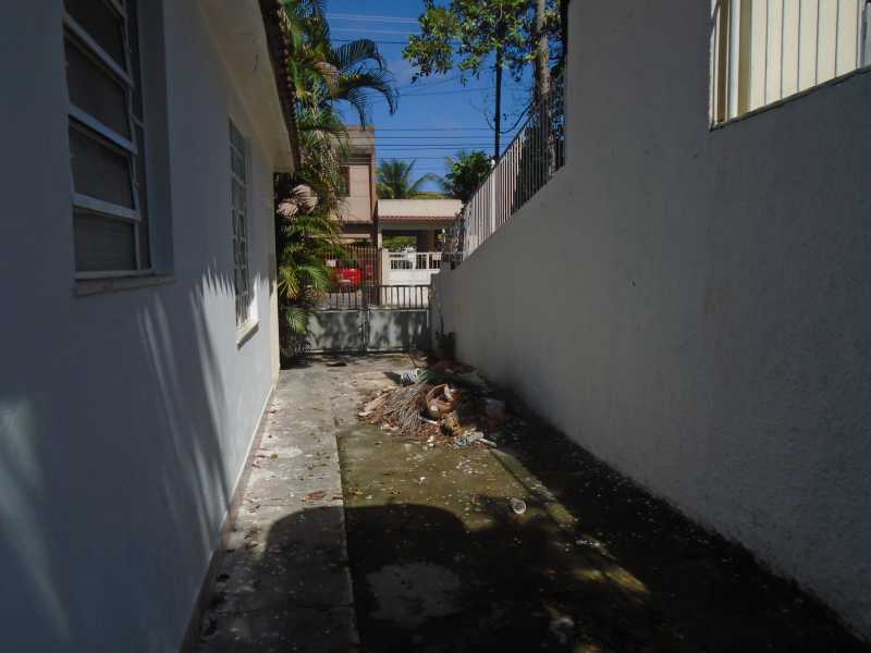 Conheça Garagem do imóvel - Trindade - Rua Justo Brito Sanches, n 37 - R 930,00 - CECA20042 - 7 Garagem - Trindade - Rua Justo Brito Sanches, n 37 - R 930,00 - CECA20042 - 7