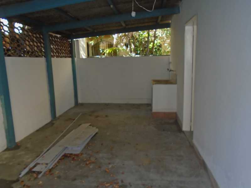 Conheça Área de serviço do imóvel - Trindade - Rua Justo Brito Sanches, n 37 - R 930,00 - CECA20042 - 20 Área de serviço - Trindade - Rua Justo Brito Sanches, n 37 - R 930,00 - CECA20042 - 20