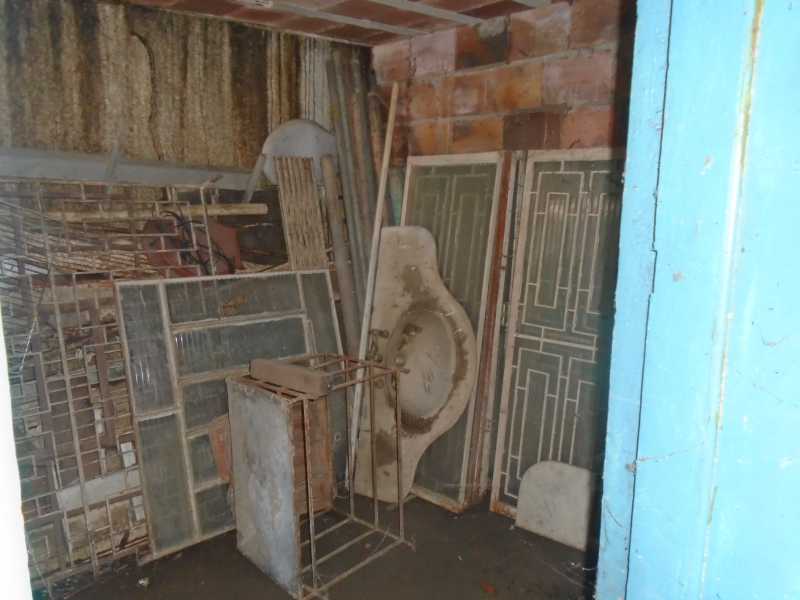 Conheça Dispensa do imóvel - Trindade - Rua Justo Brito Sanches, n 37 - R 930,00 - CECA20042 - 22 Dispensa - Trindade - Rua Justo Brito Sanches, n 37 - R 930,00 - CECA20042 - 22