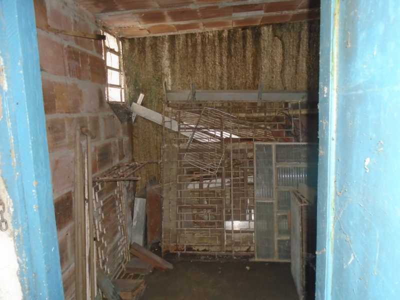 Conheça Dispensa do imóvel - Trindade - Rua Justo Brito Sanches, n 37 - R 930,00 - CECA20042 - 23 Dispensa - Trindade - Rua Justo Brito Sanches, n 37 - R 930,00 - CECA20042 - 23