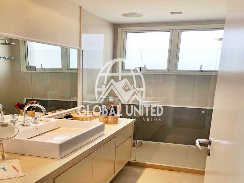 Conheça 11.1 Banheiro Sala de TV. do imóvel - Apartamento Rio de Janeiro, Barra da Tijuca, RJ Para Venda e Aluguel, 4 Quartos, 435m² - REAP40019 - 14 11.1 Banheiro Sala de TV. - Apartamento Rio de Janeiro, Barra da Tijuca, RJ Para Venda e Aluguel, 4 Quartos, 435m² - REAP40019 - 14