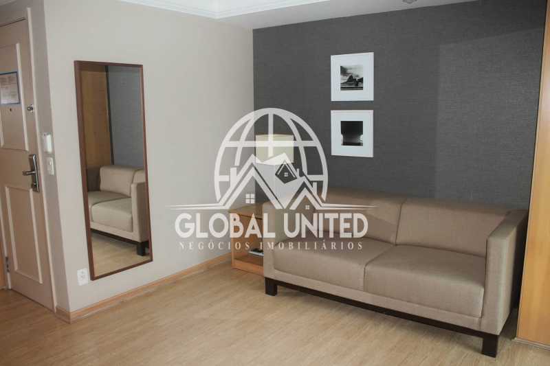 Conheça Sofá do imóvel - Flat na Barra da Tijuca - REFL10002 - 8 Sofá - Flat na Barra da Tijuca - REFL10002 - 8
