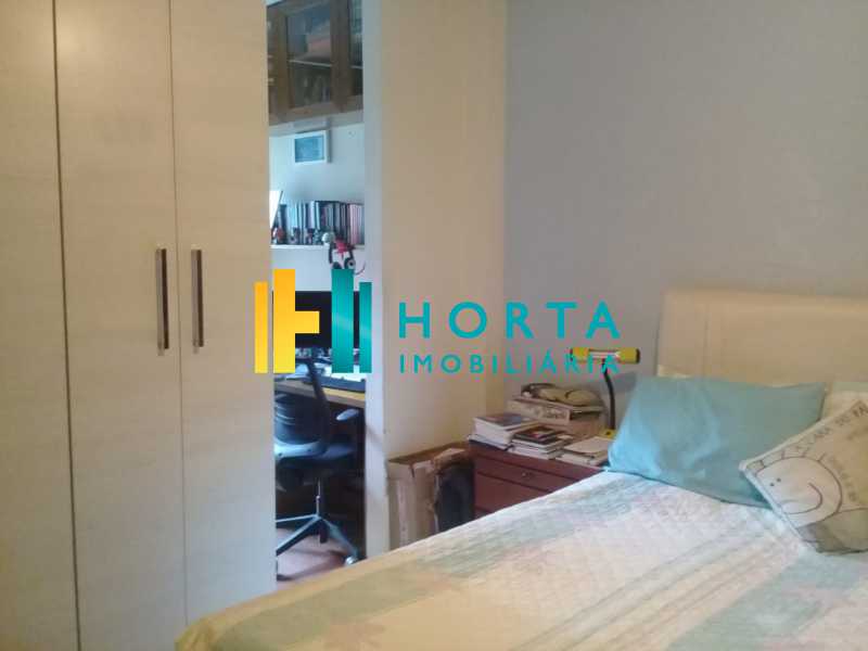 Conheça 9fa69143-b15b-46f2-9b4a-570879 do imóvel - Excelente apartamento de três quartos, sendo uma suíte, amplo salão dividido em dois ambientes, varanda, cozinha, dependência completa, com duas vagas de garagem. Fundos, silencioso, reformado, chão de tábua corrida, excelente localização no Humaitá. - CPAP31708 - 10 9fa69143-b15b-46f2-9b4a-570879 - Excelente apartamento de três quartos, sendo uma suíte, amplo salão dividido em dois ambientes, varanda, cozinha, dependência completa, com duas vagas de garagem. Fundos, silencioso, reformado, chão de tábua corrida, excelente localização no Humaitá. - CPAP31708 - 10