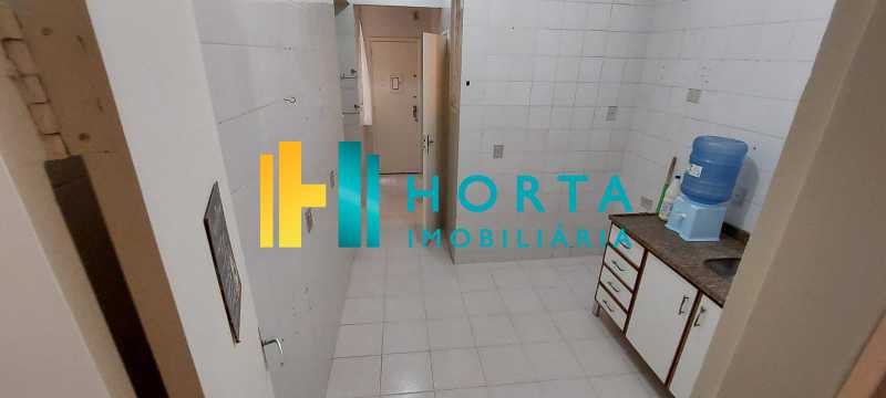 Conheça 51 do imóvel - HORTA IMÓVEIS ALUGA - apartamento quadra praia com 100m², sala, 3 quartos, cozinha, banheiro, área de serviço, dependência completa, no valor de R$ 2.800,00 + condomínio de 1.650,00 + 340,00 mensal do IPTU, entre a Rua Djalma Ulrich e Miguel Lemos. - CPAP32040 - 17 51 - HORTA IMÓVEIS ALUGA - apartamento quadra praia com 100m², sala, 3 quartos, cozinha, banheiro, área de serviço, dependência completa, no valor de R$ 2.800,00 + condomínio de 1.650,00 + 340,00 mensal do IPTU, entre a Rua Djalma Ulrich e Miguel Lemos. - CPAP32040 - 17