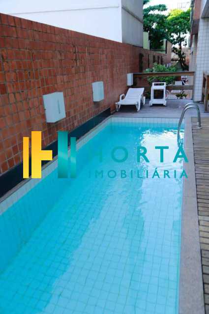 Conheça piscina do imóvel - Excelente Flat em Ipanema localizado entre a Praia e a Lagoa. Imóvel composto de sala e quarto, banheiro social, cozinha americana, varanda, vaga na escritura, serviço de quarto. Serviço de lavanderia, academia, piscina, sauna, sala de tv, área de convivê - CPFL10005 - 21 piscina - Excelente Flat em Ipanema localizado entre a Praia e a Lagoa. Imóvel composto de sala e quarto, banheiro social, cozinha americana, varanda, vaga na escritura, serviço de quarto. Serviço de lavanderia, academia, piscina, sauna, sala de tv, área de convivê - CPFL10005 - 21