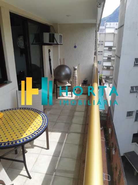 Conheça varanda 2 do imóvel - Excelente Flat em Ipanema localizado entre a Praia e a Lagoa. Imóvel composto de sala e quarto, banheiro social, cozinha americana, varanda, vaga na escritura, serviço de quarto. Serviço de lavanderia, academia, piscina, sauna, sala de tv, área de convivê - CPFL10005 - 10 varanda 2 - Excelente Flat em Ipanema localizado entre a Praia e a Lagoa. Imóvel composto de sala e quarto, banheiro social, cozinha americana, varanda, vaga na escritura, serviço de quarto. Serviço de lavanderia, academia, piscina, sauna, sala de tv, área de convivê - CPFL10005 - 10