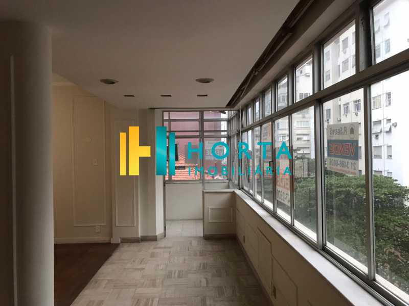 Conheça 40598a93-c900-41d3-aca4-2fea66 do imóvel - Amplo apartamento, salão, quatro quartos, dois banheiros, copa, cozinha, área de serviço, dependência completa. Localizado em rua transversal, com vista parcial para o mar, entre o metrô e a praia. - CPAP40042 - 4 40598a93-c900-41d3-aca4-2fea66 - Amplo apartamento, salão, quatro quartos, dois banheiros, copa, cozinha, área de serviço, dependência completa. Localizado em rua transversal, com vista parcial para o mar, entre o metrô e a praia. - CPAP40042 - 4
