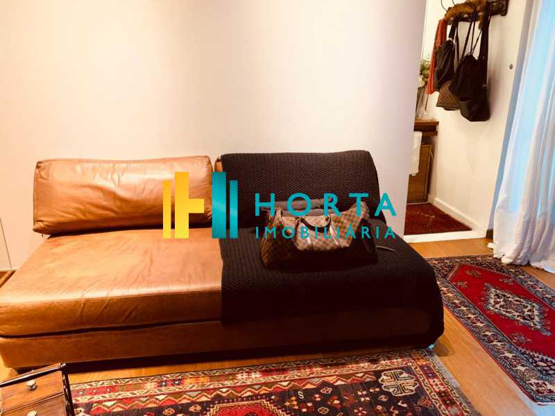 Conheça 574ed724-0fa3-49a1-9dd0-11608c do imóvel - Apartamento composto de dois quartos, sala, cozinha, área de serviço, banheiro e uma vaga de garagem.Prédio de luxo, localizado em avenida residencial, porém próximo ao centro comercial do bairro, com fácil acesso a bancos, academias, bares e restaurantes - CPAP21049 - 6 574ed724-0fa3-49a1-9dd0-11608c - Apartamento composto de dois quartos, sala, cozinha, área de serviço, banheiro e uma vaga de garagem.Prédio de luxo, localizado em avenida residencial, porém próximo ao centro comercial do bairro, com fácil acesso a bancos, academias, bares e restaurantes - CPAP21049 - 6