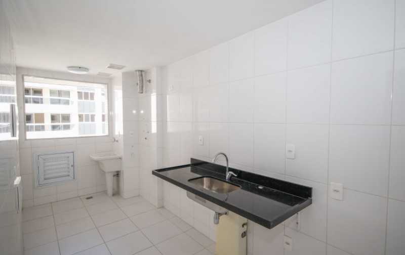 Conheça 08_Ampla-cozinha-e-area-de-ser do imóvel - 2 quartos na Barra da Tijuca - Ilha Pura - PMAP20120 - 10 08_Ampla-cozinha-e-area-de-ser - 2 quartos na Barra da Tijuca - Ilha Pura - PMAP20120 - 10