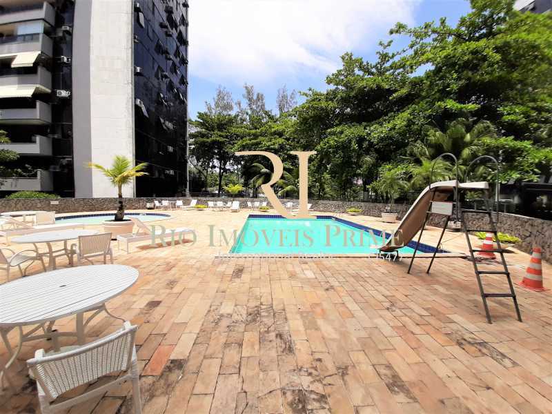 Conheça PISCINA do empreendimento - Fachada - Mandala Barra da Tijuca - Quadra das Praias - 157 - 11 PISCINA - Fachada - Mandala Barra da Tijuca - Quadra das Praias - 157 - 11