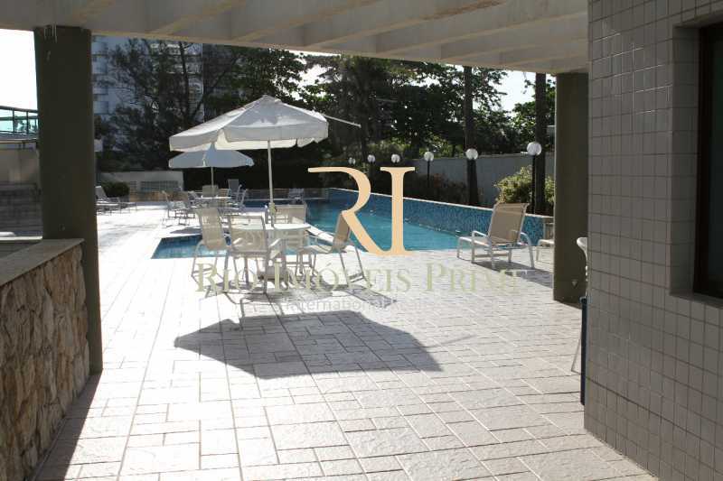 Conheça ÁREA DA PISCINA. do empreendimento - Fachada - Barra Royal Plaza - 47 - 10 ÁREA DA PISCINA. - Fachada - Barra Royal Plaza - 47 - 10