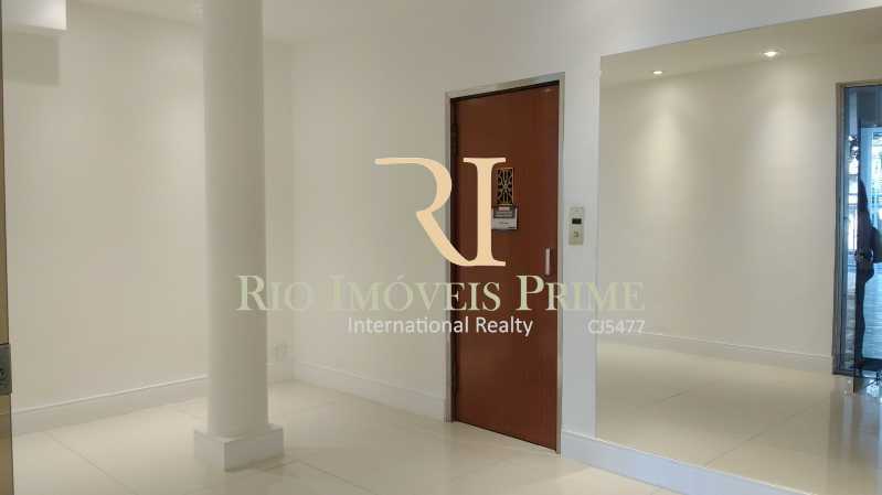 HALL ELEVADOR - Apartamento à venda Rua Professor Gabizo,Tijuca, Rio de Janeiro - R$ 405.000 - RPAP20277 - 20