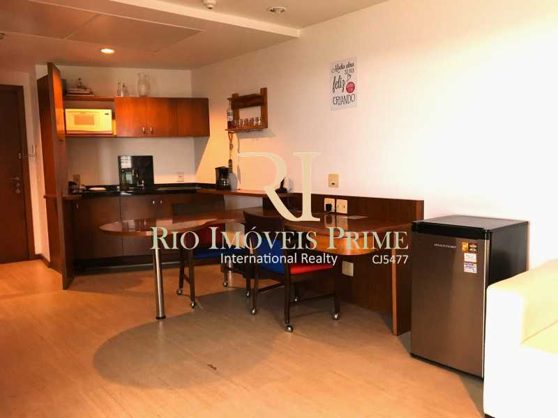 Conheça SALA. do imóvel - Flat 1 quarto à venda Barra da Tijuca, Rio de Janeiro - R$ 870.000 - RPFL10114 - 5 SALA. - Flat 1 quarto à venda Barra da Tijuca, Rio de Janeiro - R$ 870.000 - RPFL10114 - 5