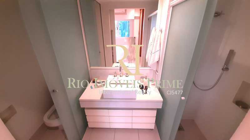 Conheça BANHEIRO SUÍTE1 do imóvel - Flat 2 quartos à venda Barra da Tijuca, Rio de Janeiro - R$ 695.000 - RPFL20043 - 14 BANHEIRO SUÍTE1 - Flat 2 quartos à venda Barra da Tijuca, Rio de Janeiro - R$ 695.000 - RPFL20043 - 14