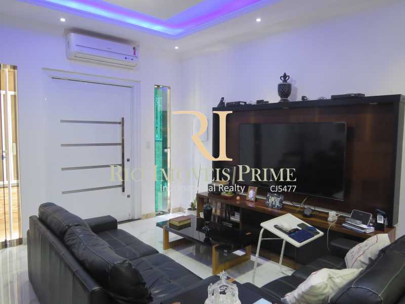Conheça 24 SALA ESTAR do imóvel - Casa de Vila Méier, Rio de Janeiro, RJ À Venda, 3 Quartos, 179m² - RPCV30001 - 25 24 SALA ESTAR - Casa de Vila Méier, Rio de Janeiro, RJ À Venda, 3 Quartos, 179m² - RPCV30001 - 25